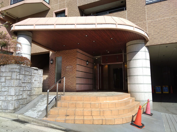 【グランシティ横濱保土ヶ谷】エントランス