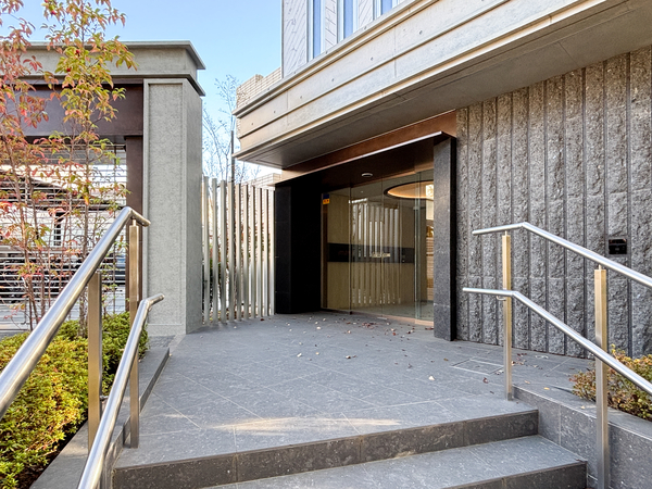 【バースシティ・ザ・マーク・たまプラーザパークサイド】エントランス