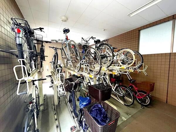 （駐輪場）