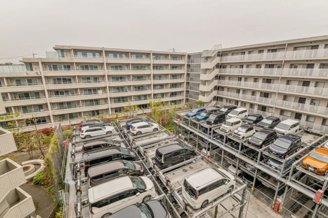 【ライオンズ港北ニュータウンローレルコート】駐車場