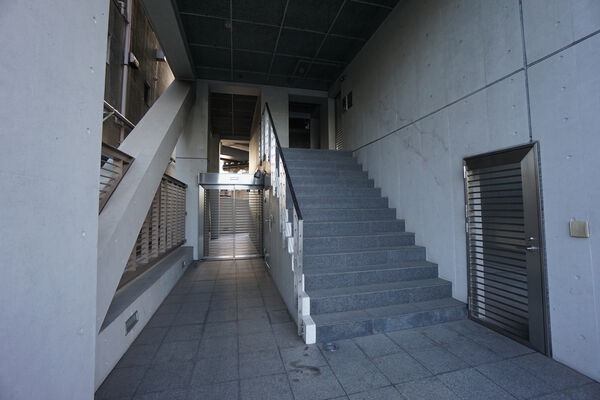 【リフュージュK】エントランスアプローチ 【リフュージュK】エントランスアプローチ