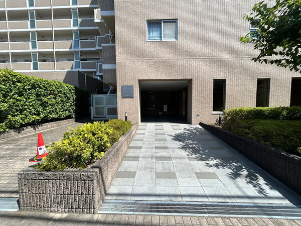 【ダイアパレス本八幡Ⅴ】エントランスアプローチ