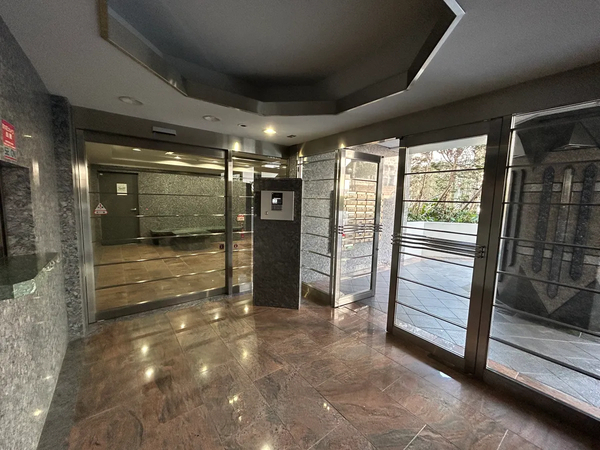 【ローレル相楽園】エントランス 【ローレル相楽園】エントランス