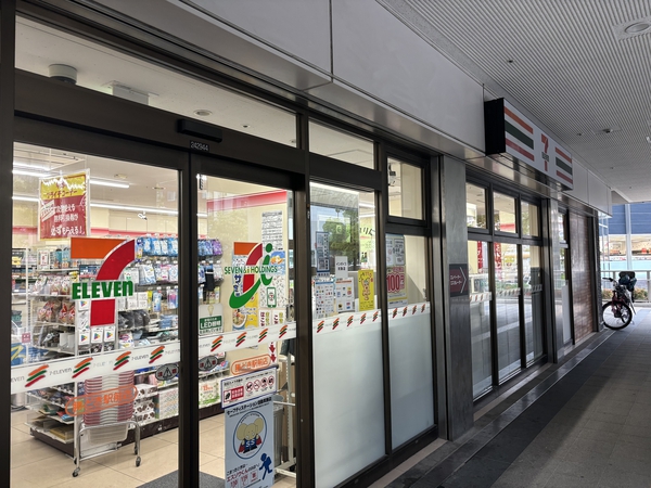 セブンイレブン 勝どき駅前店まで約70m(徒歩1分)。 セブンイレブン 勝どき駅前店まで約70m(徒歩1分)。