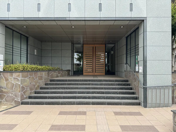 【サーパス西向日】エントランス