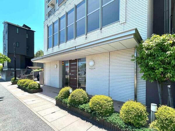 【クイーンシティ百草園ベルフォレスト】エントランス 【クイーンシティ百草園ベルフォレスト】エントランス