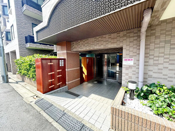 【ナイスアーバン練馬平和台】エントランス