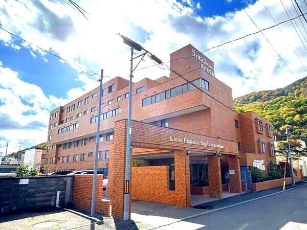 【ライオンズマンション教育大学前】外観２