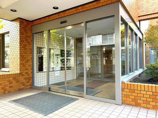 【ライオンズマンション教育大学前】エントランス
