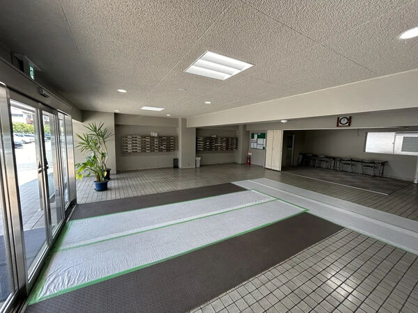 【レオ高槻】エントランス