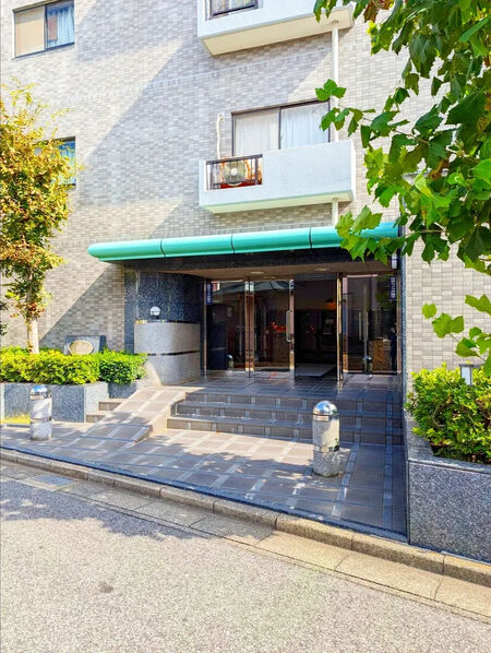 【ゼファー船橋薬園台】エントランス 【ゼファー船橋薬園台】エントランス