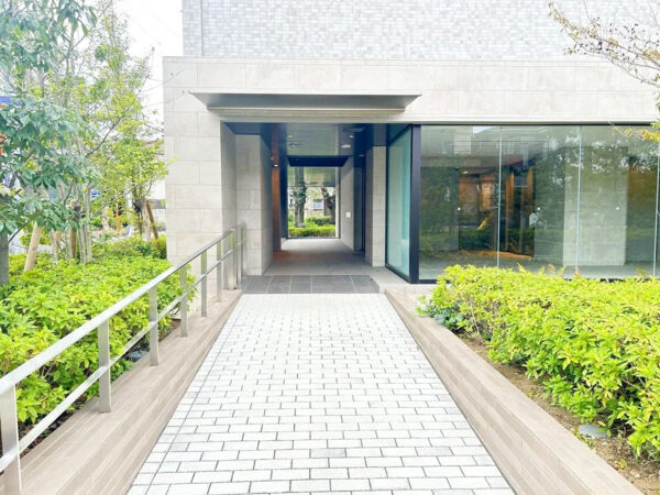 【ヴィークコート蕨南町桜並木】エントランス