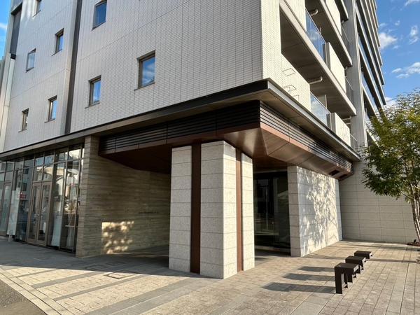 【クレヴィア金沢八景ザベイ】エントランス