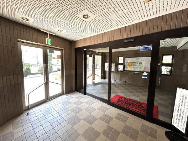 【ライオンズマンション大宮大成】エントランスホール 【ライオンズマンション大宮大成】エントランスホール