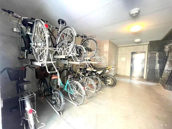 （駐輪場）