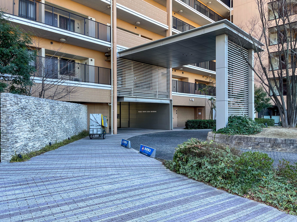 【ブランズヴェリテ堺七道】エントランス