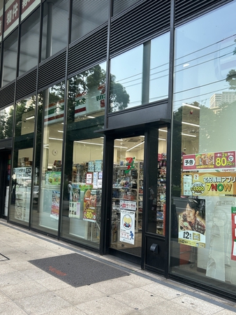 セブンイレブン　勝どき5丁目店まで約300m（徒歩4分）。