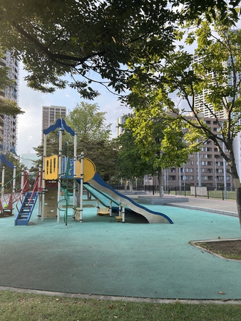 中央区立豊海運動公園まで約110m（徒歩2分）。