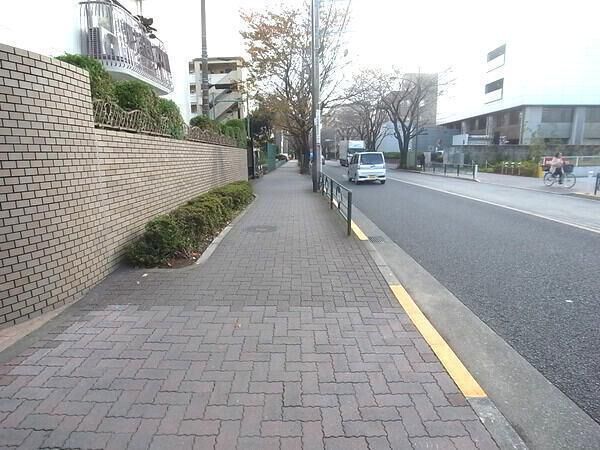 【三鷹芙蓉ハイツ】前面道路 【三鷹芙蓉ハイツ】前面道路