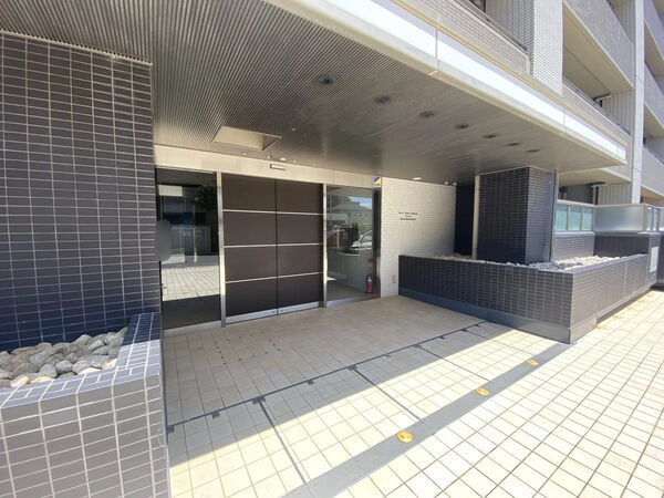 【バンベール・グラン豊田下市場】エントランス