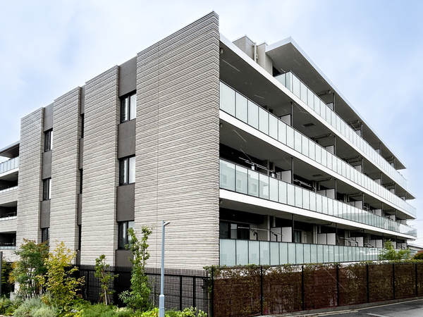 【ドレッセ横浜十日市場レジデンス】外観