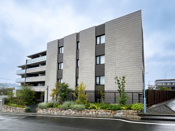 【ドレッセ横浜十日市場レジデンス】外観