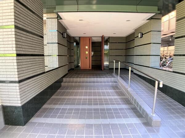 【上杉パークホームズ】エントランスアプローチ 【上杉パークホームズ】エントランスアプローチ