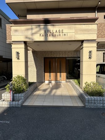 【ヴィラージュ海田 月見邸】エントランス