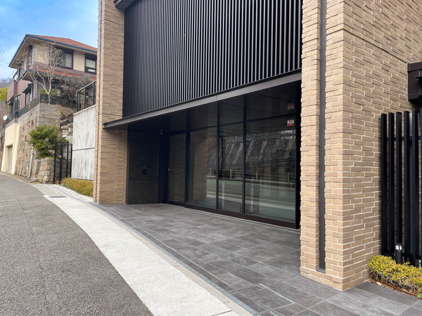 【ジオ神戸中山手通】エントランス