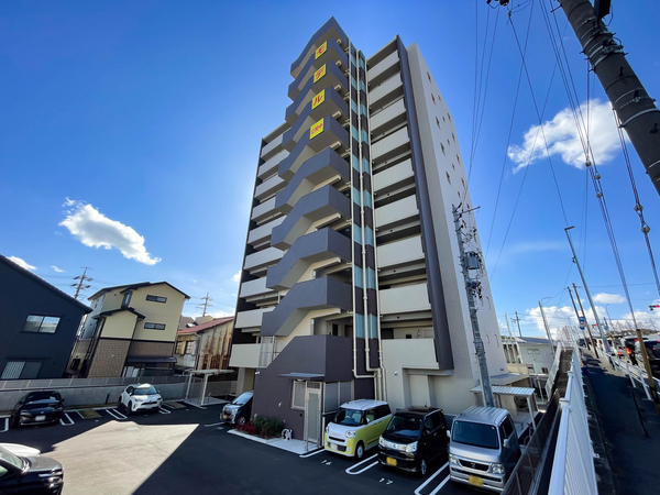 【ファミリアーレ庄内緑地】外観