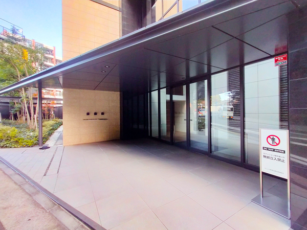 【プレシス横濱紅葉坂】エントランス