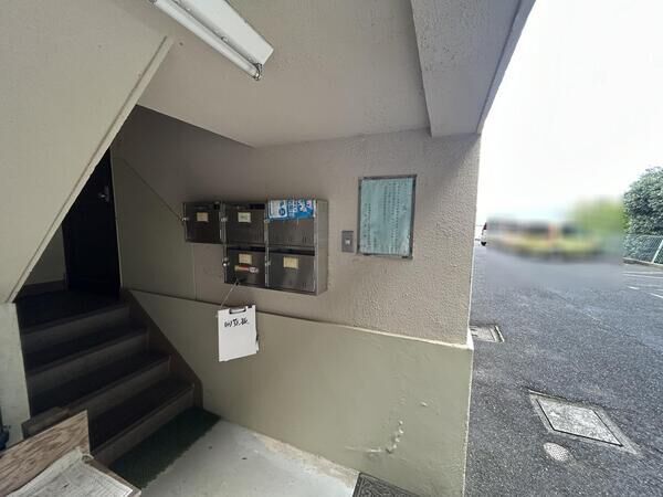 【二葉コーポラスA棟】エントランス