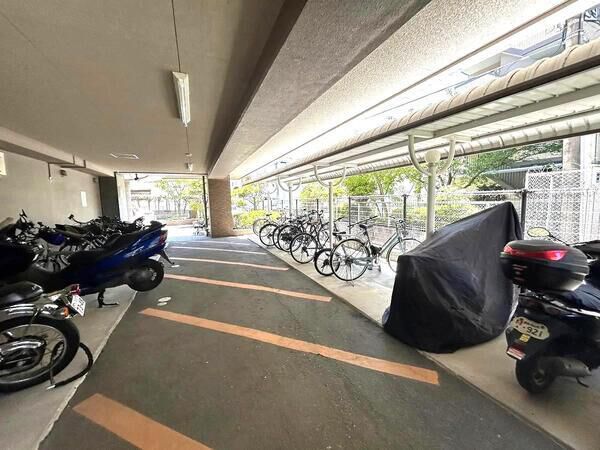 (駐輪場) (駐輪場)