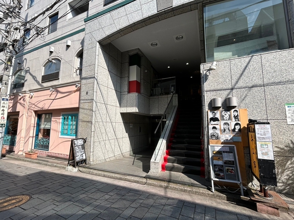 【ラ・スピーガ元町】エントランス