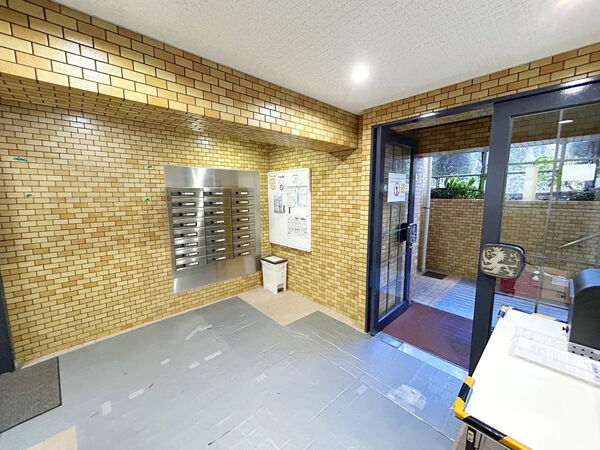 【ライオンズマンション桜台】エントランス