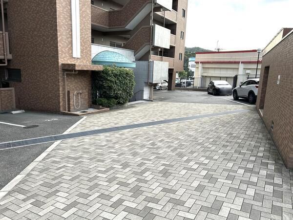 【ヴィラージュ高取ステーションサイド】駐車場