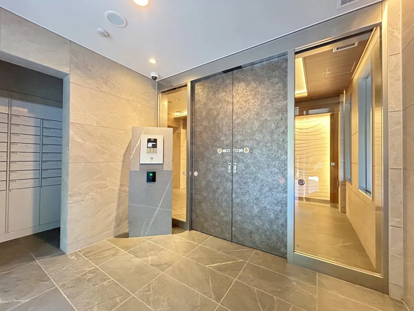 【プレシス知事公館前】ＥＡＳＴ 　 エントランス