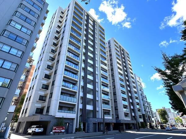 【プレシス知事公館前】外観