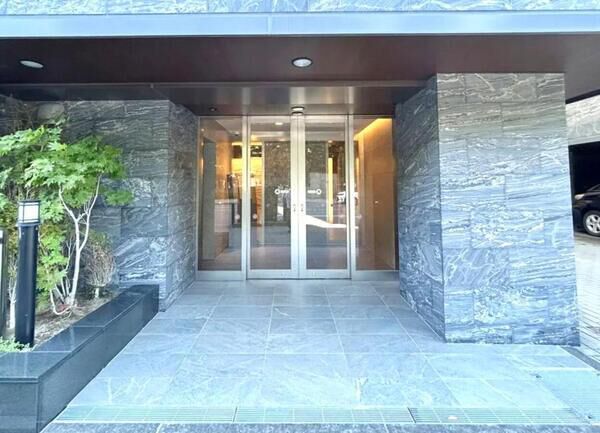 【プレシス知事公館前】ＥＡＳＴ エントランス１