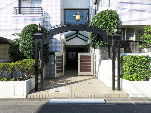 【ピアコート三鷹二番館】エントランス