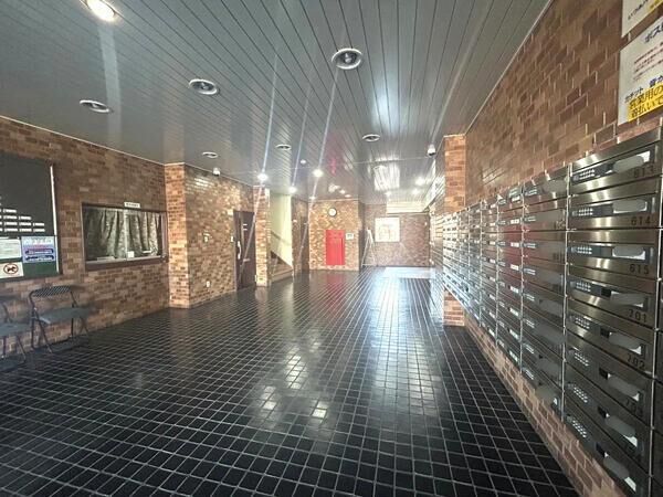 【いずみハイツ竹の塚】エントランス