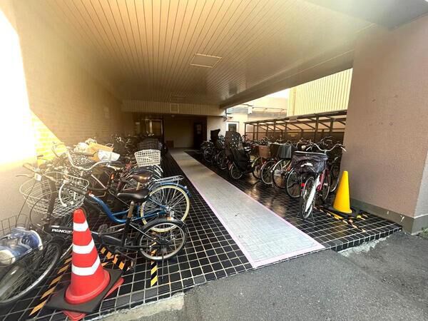 【いずみハイツ竹の塚】駐輪場