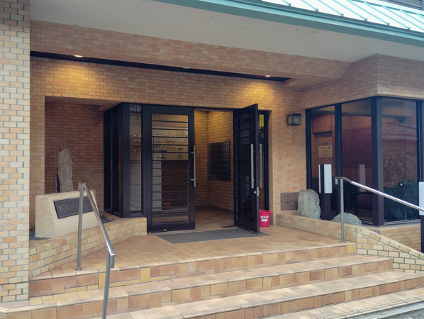 【鴨川グランドコーポ】エントランス