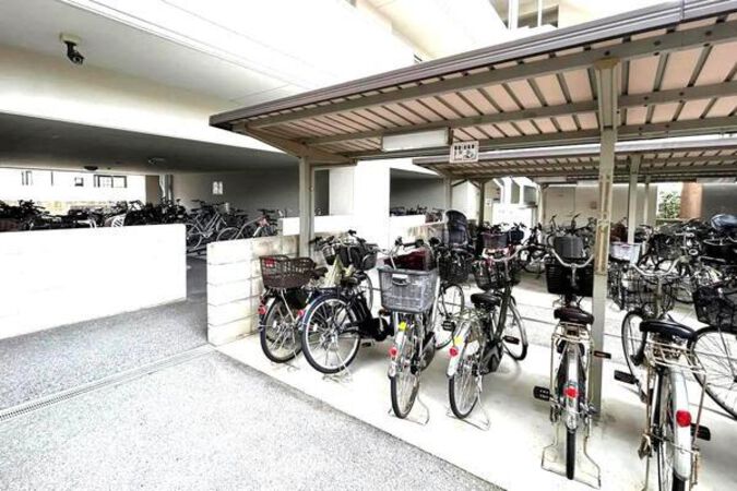 （駐輪場）