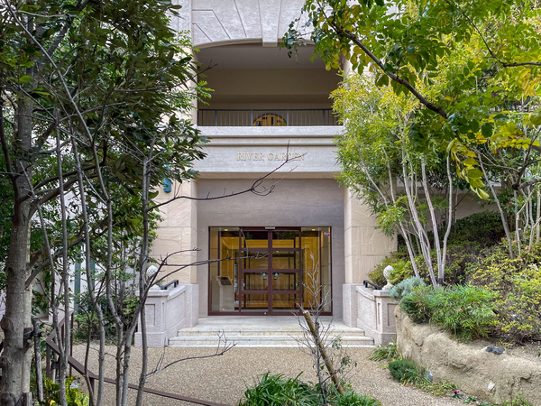 【リバーガーデン岸里玉出】エントランス