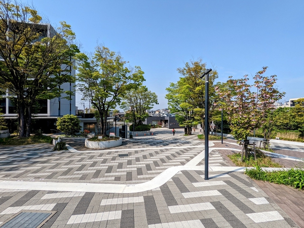 「南万騎が原」駅　駅前広場