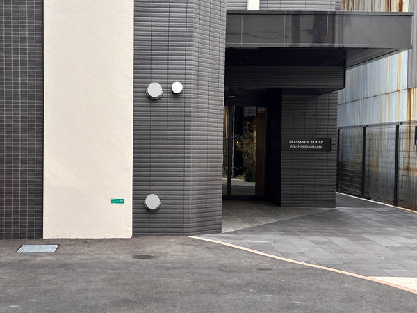 【プレサンスロジェ平野本町】エントランス