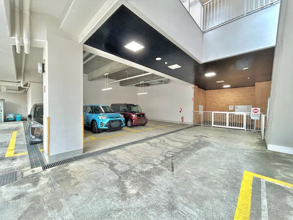 【ハイラーク上大岡】駐車場