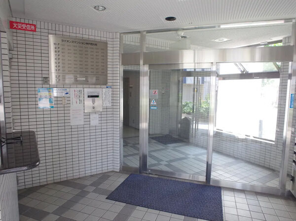 【ライオンズマンション神戸西元町】エントランス