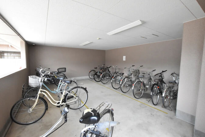 【アピエス桜本町】駐輪場